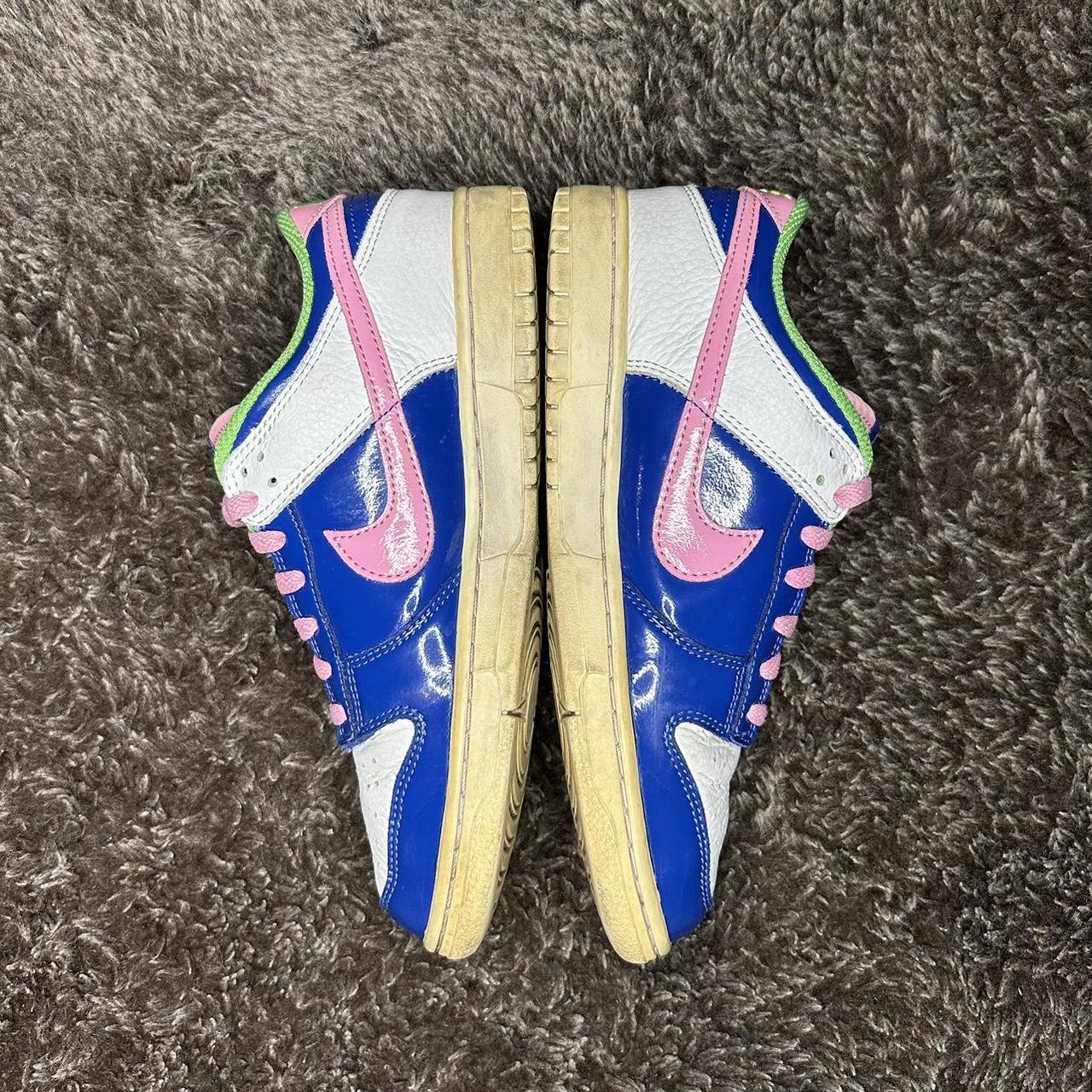Nike Men's White and Pink Trainers | Depop