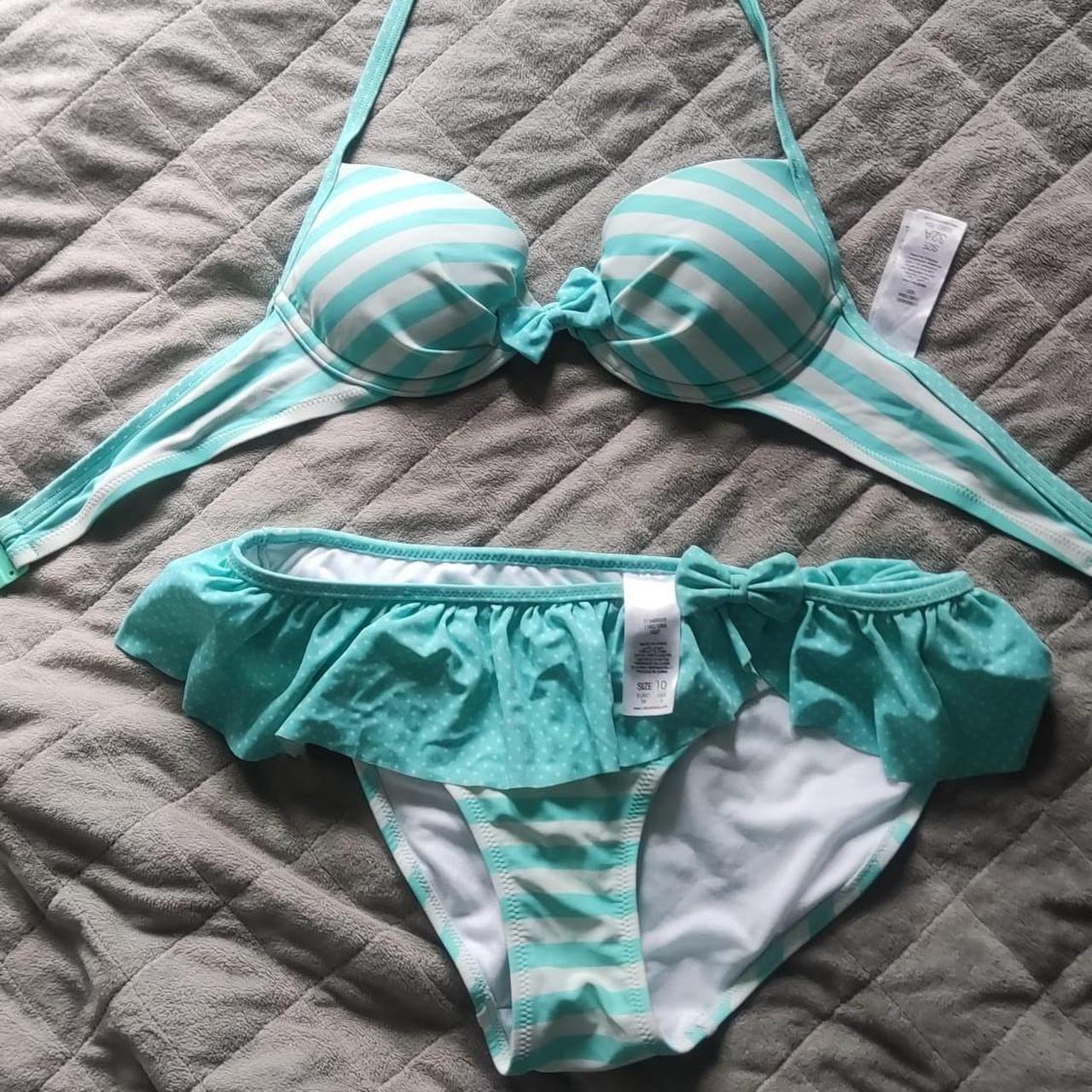 Debehams bikini set 32A top and size 10 bottom Cute... Depop