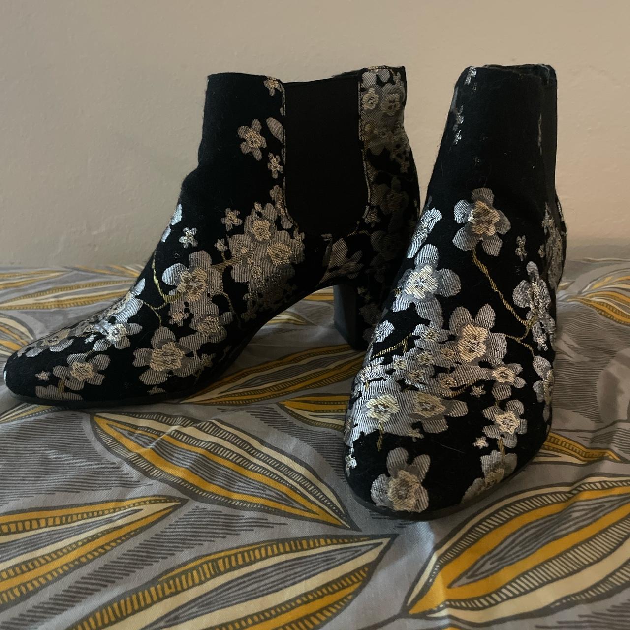 Anne Klein Women's Black and Silver Boots | Depop