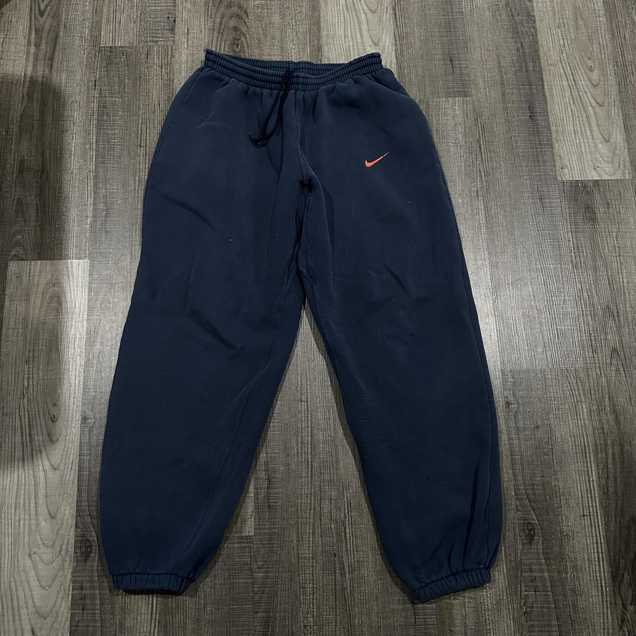 Womens Nike sweatpants size small 8/10 - Depop