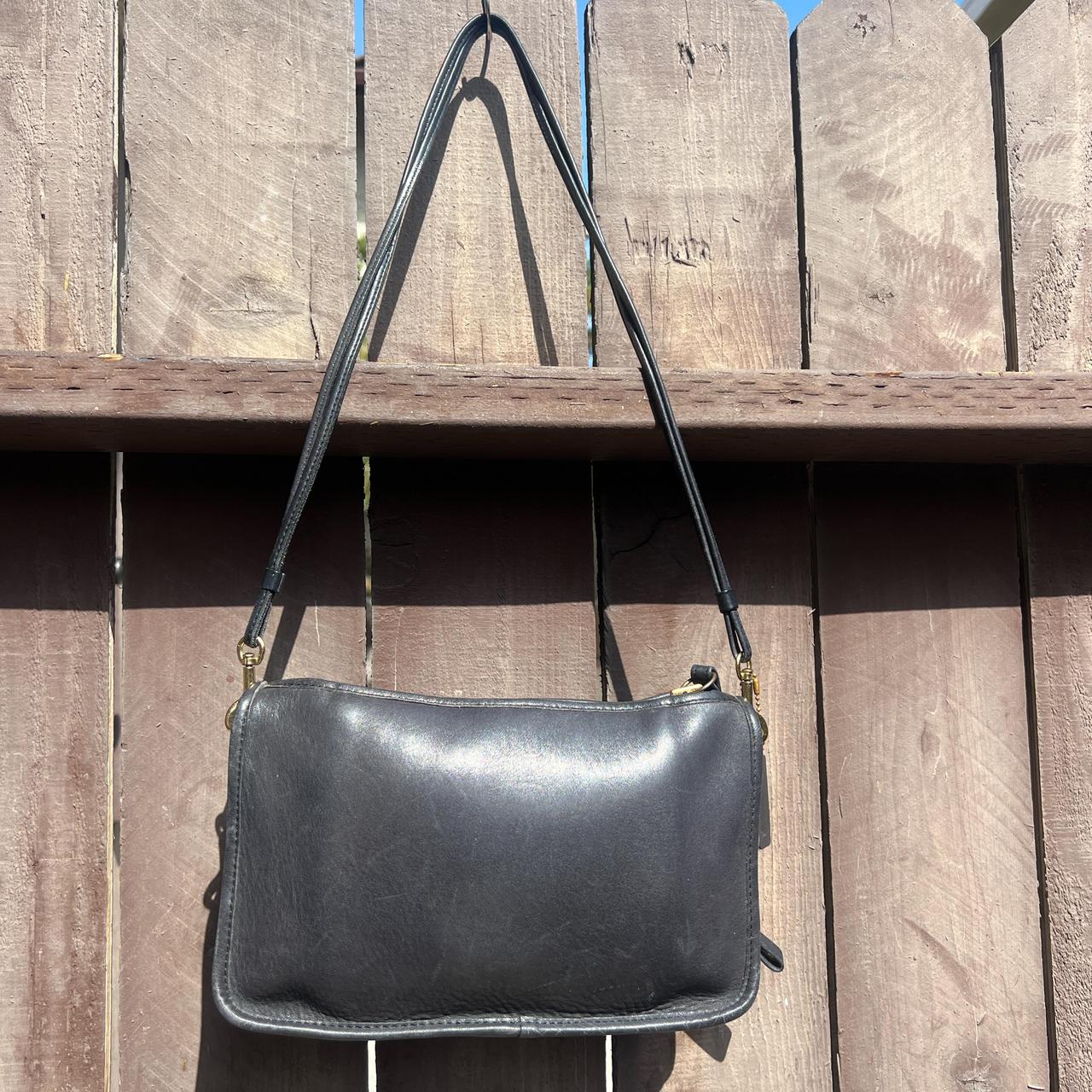 Deals COACH BLACK THICK LEATHER SHOULDER BAG