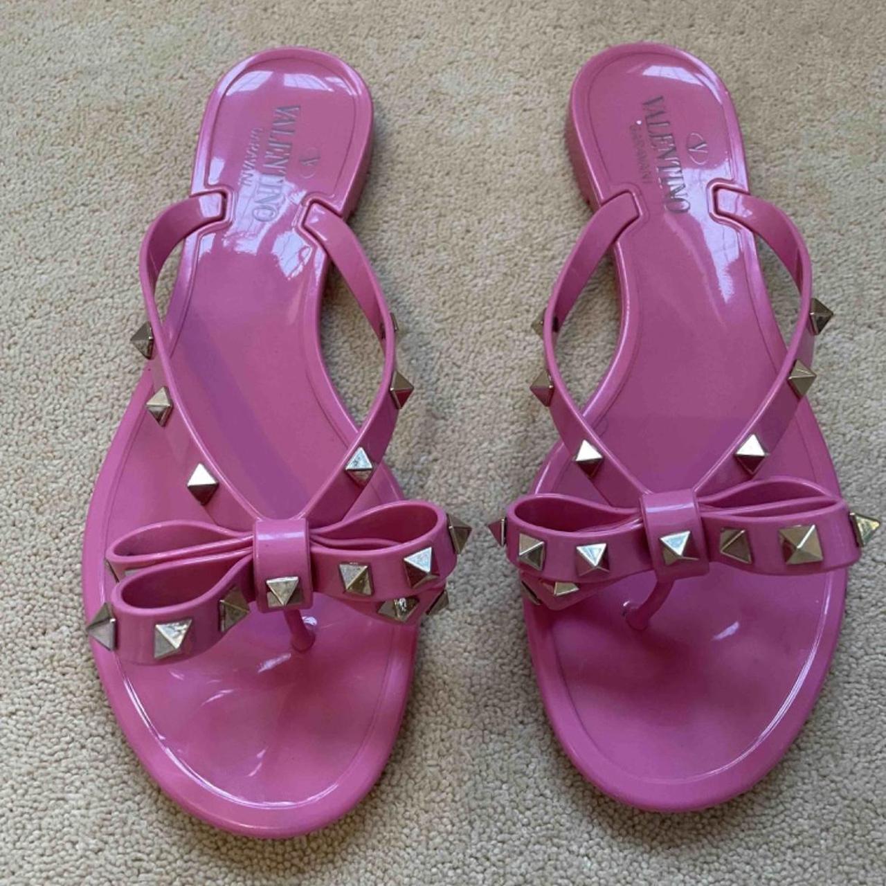 Valentino pink flip store flops