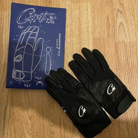 Corteiz gloves Brand new Receipt available - Depop