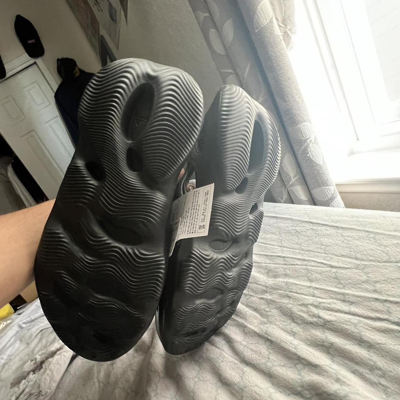 Yeezy Men's Black Slides | Depop