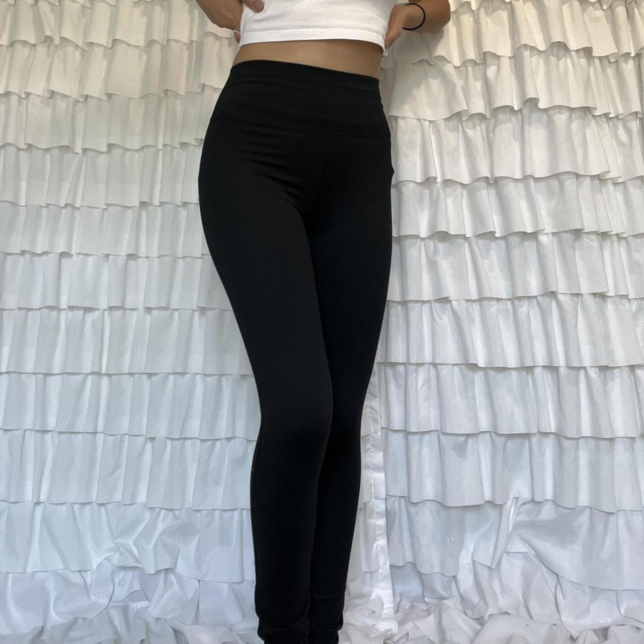 Fabletics Legging -used but no rips -thick material - Depop