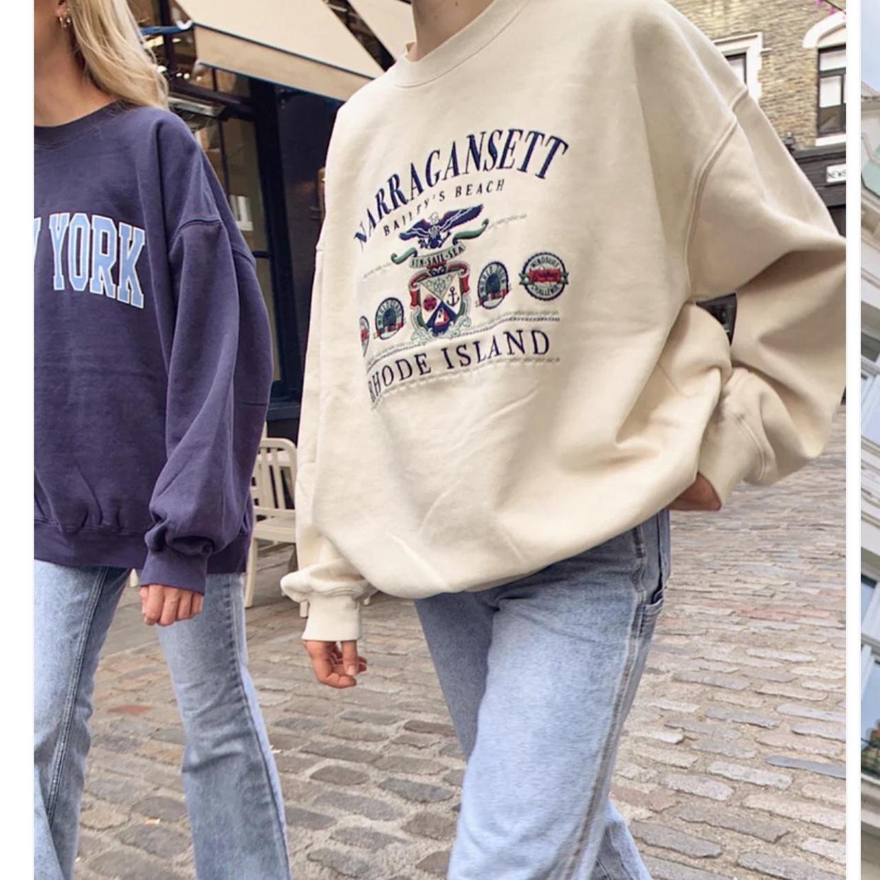 Brandy Melville Women's White Hoodie Depop