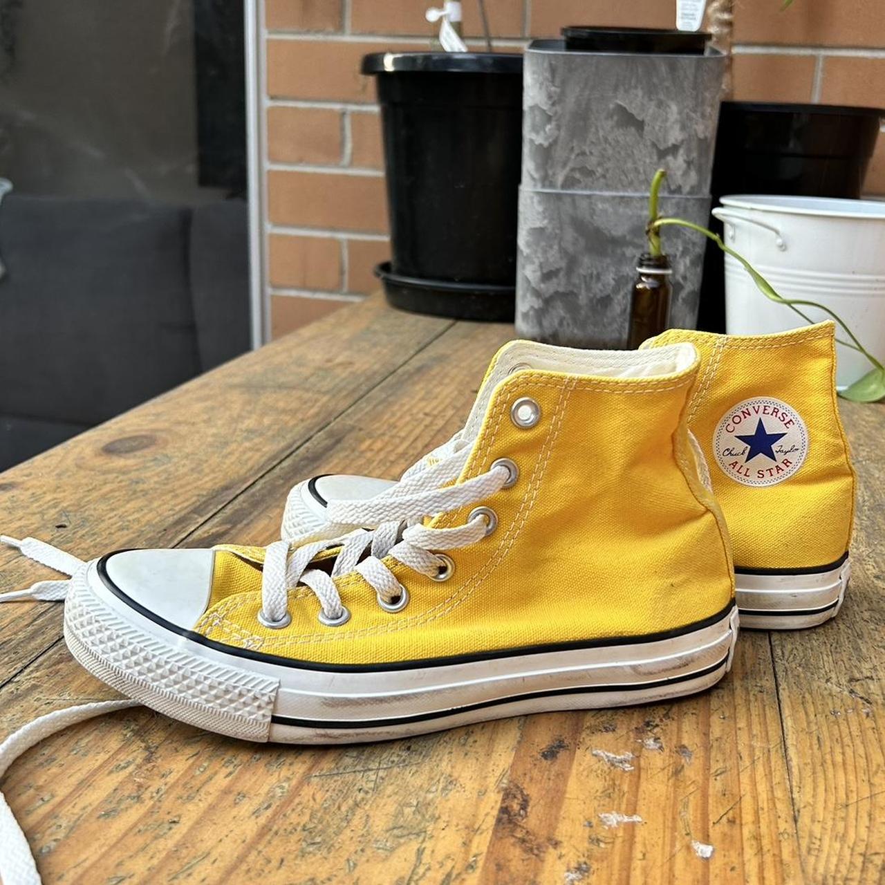 Yellow converse on sale size 6