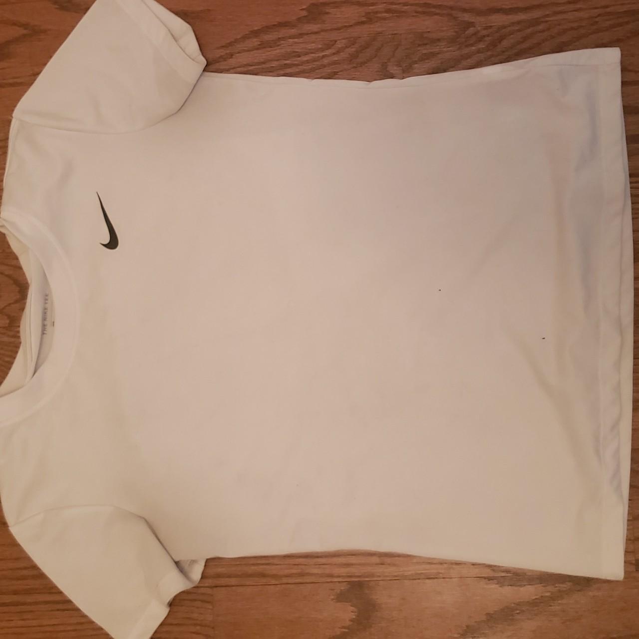 womens white nike t shirt
