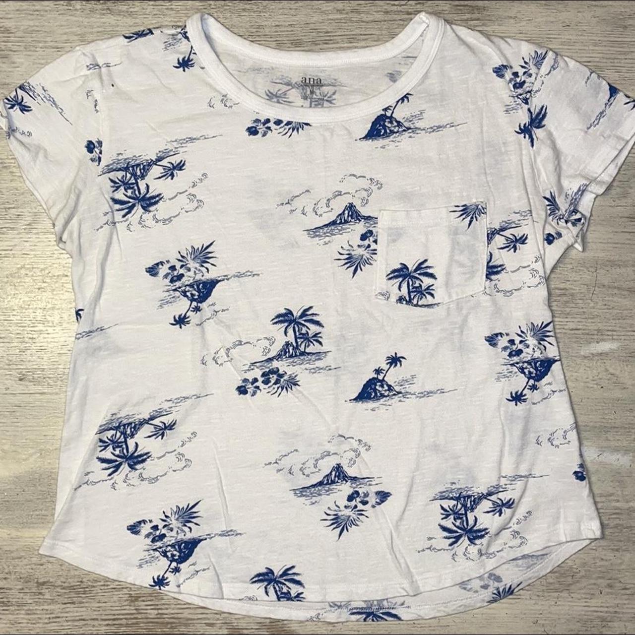 Kohl's Women's White and Blue T-shirt | Depop