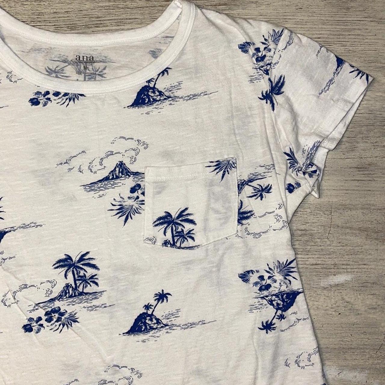 Kohl's Women's White and Blue Tshirt Depop