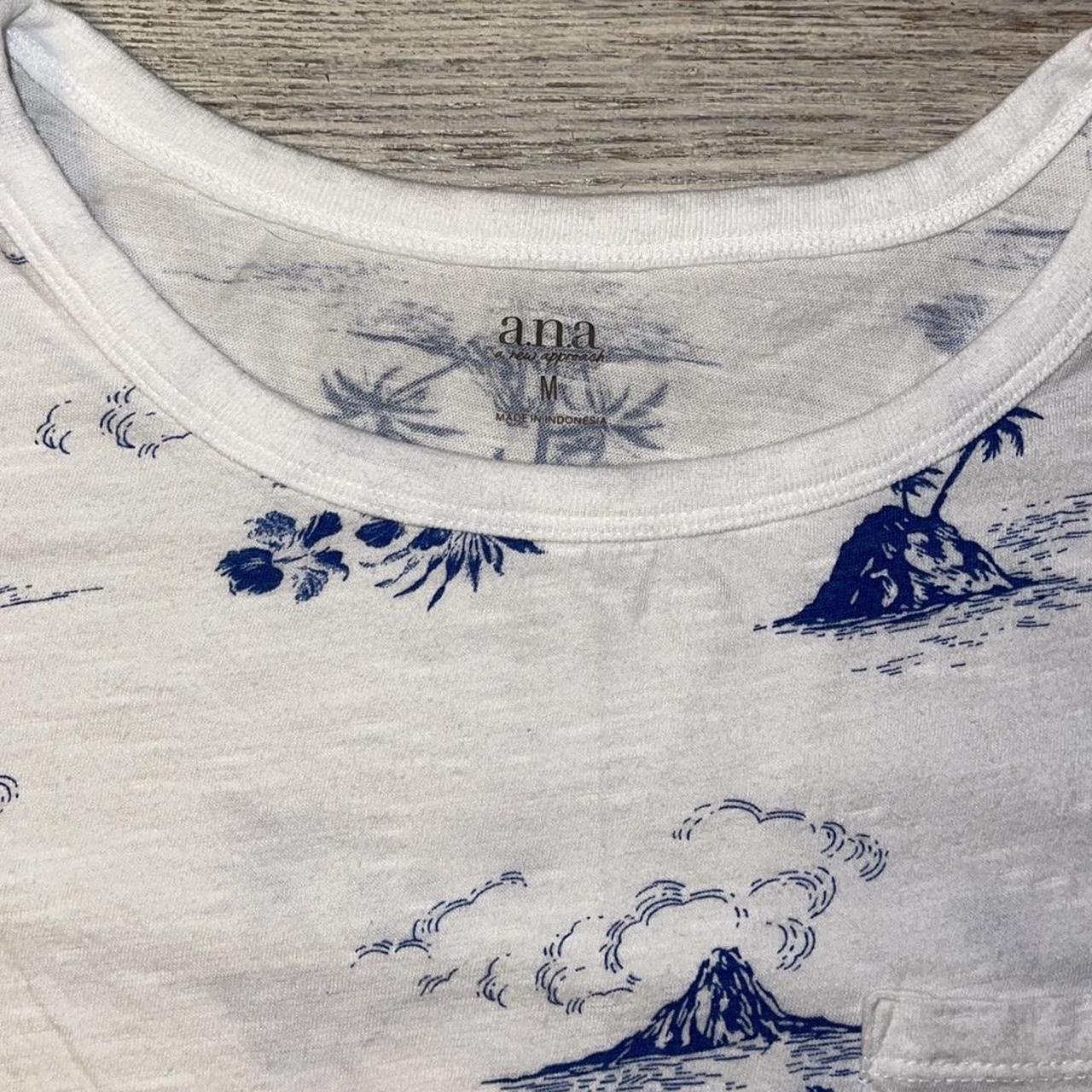 Kohl's Women's White and Blue Tshirt Depop