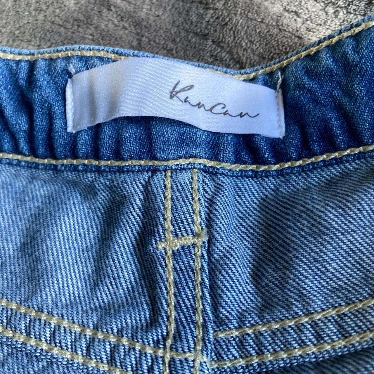 ripped slight baggy jeans. size 7 27”. low waisted. Depop