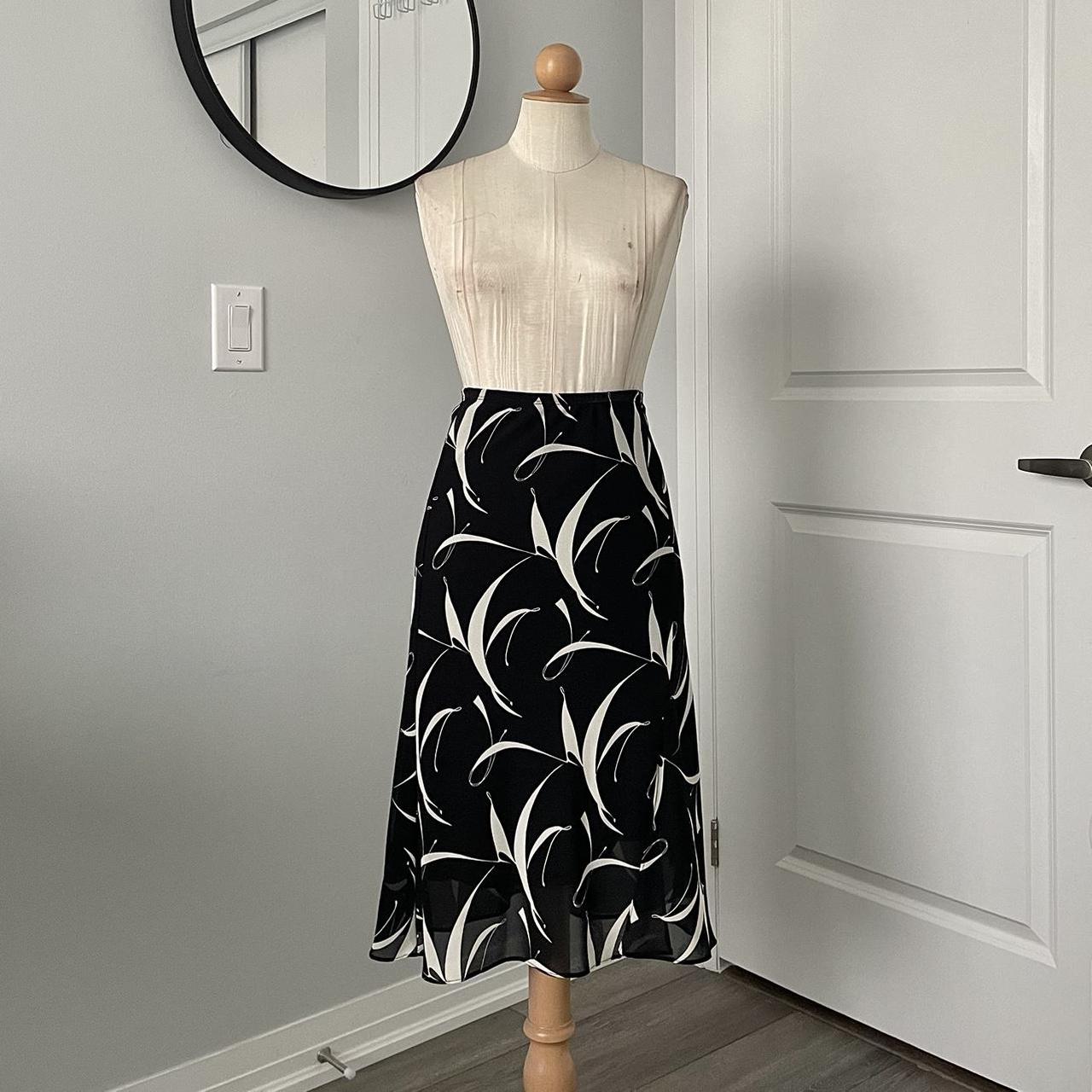 Khaki Krew Women's Black and Cream Skirt