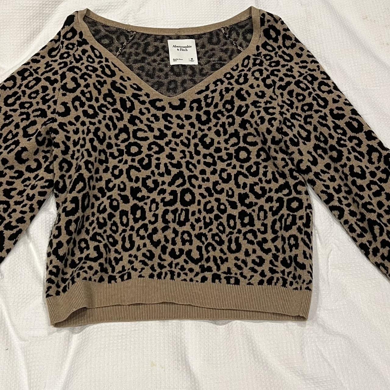 Abercrombie & Fitch leopard print V-neck knit- size... - Depop