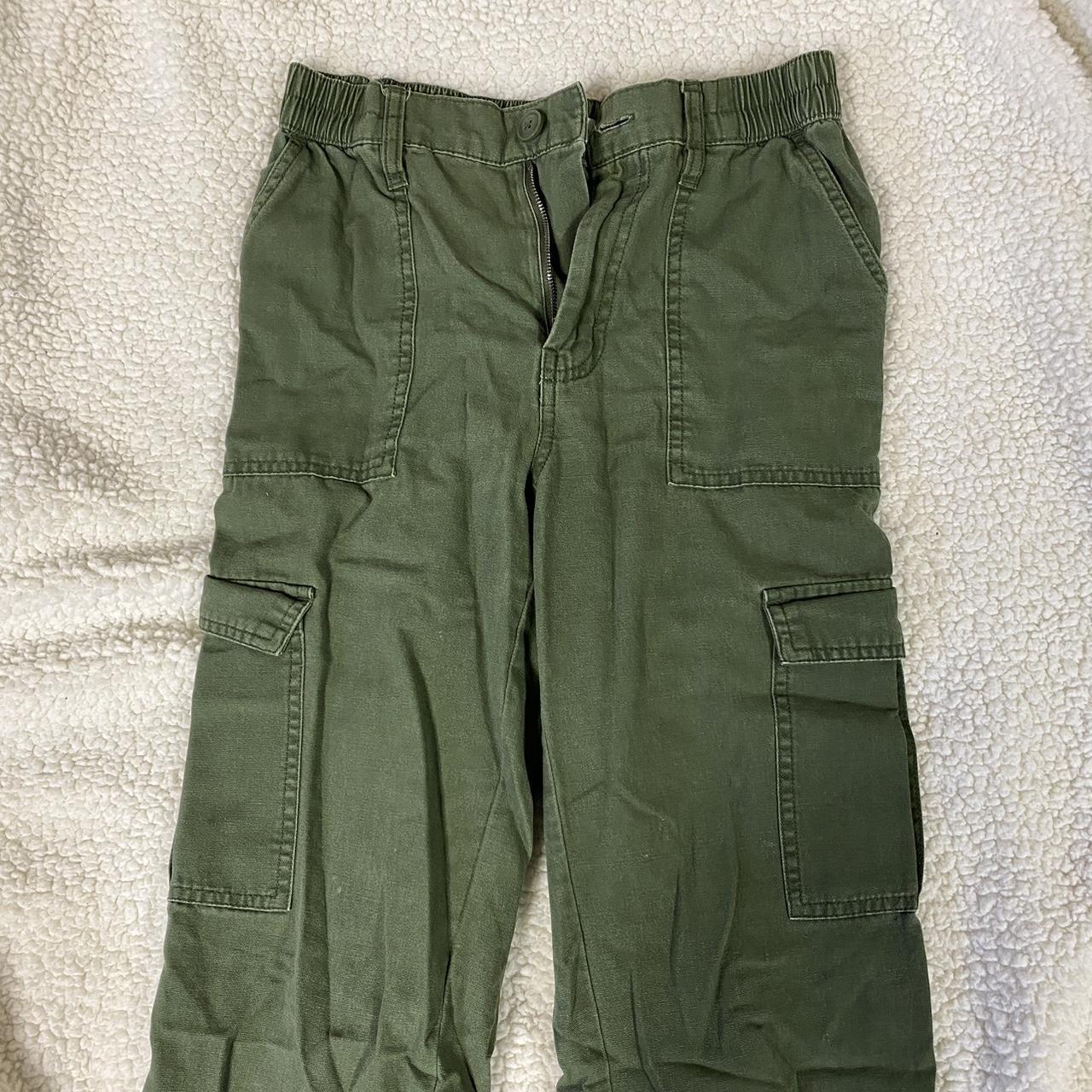 Army green Aeropostale Cargo pants Size: S - Depop