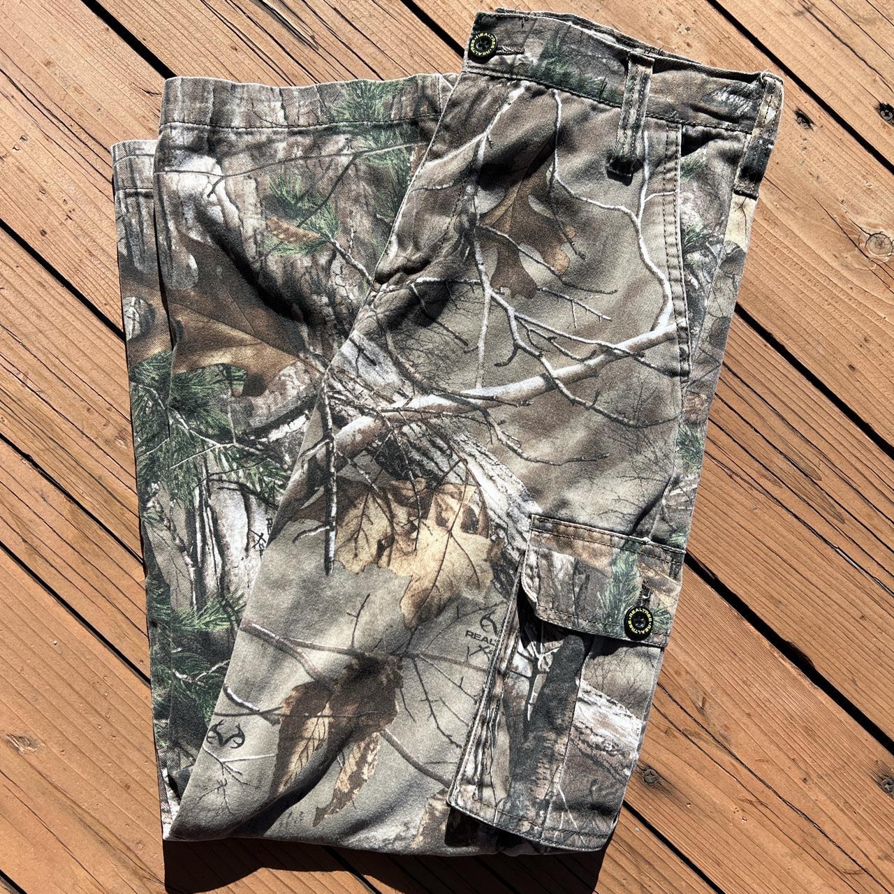 Realtree camo pants tag size 14/16 waist flat is... - Depop