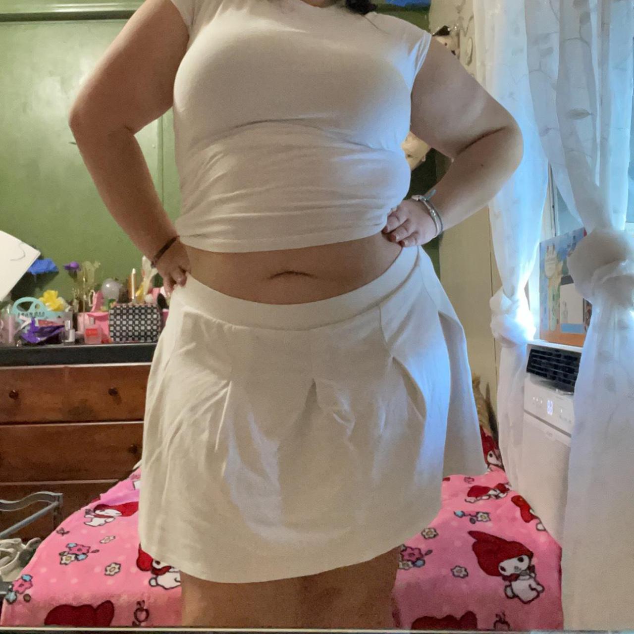 White pleated mini skirt🤍🤍, used once nothing wrong...