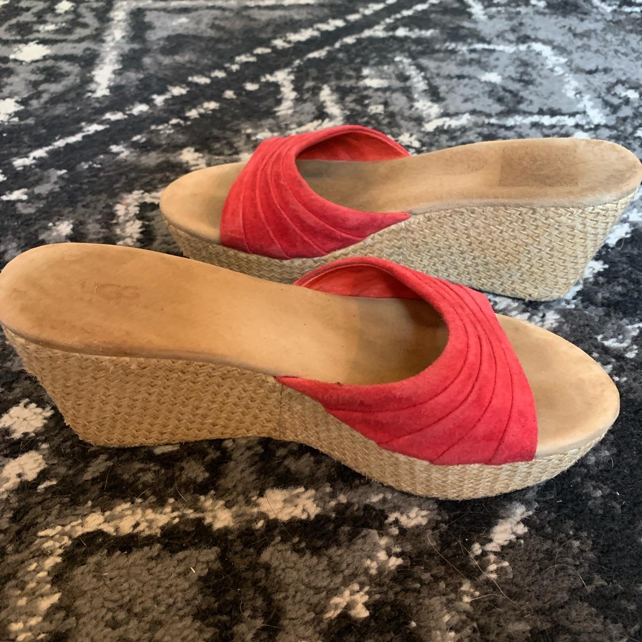 UGG Women's Tan and Red Sandals | Depop