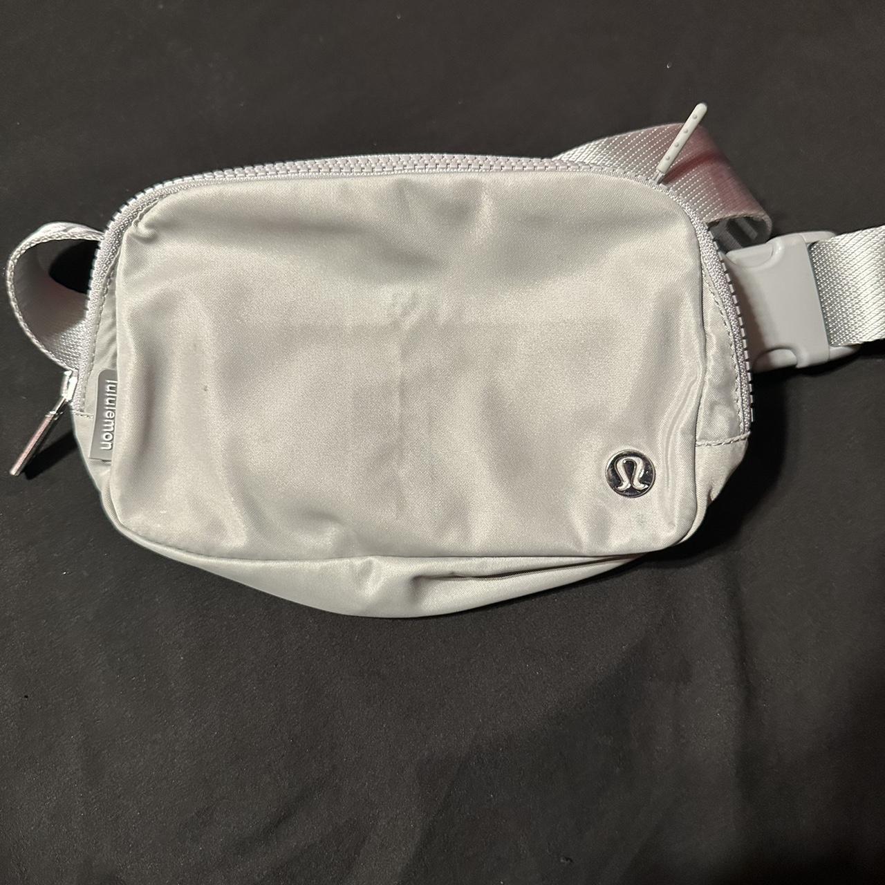 Lululemon Fanny pack Great condition, I just never - Depop