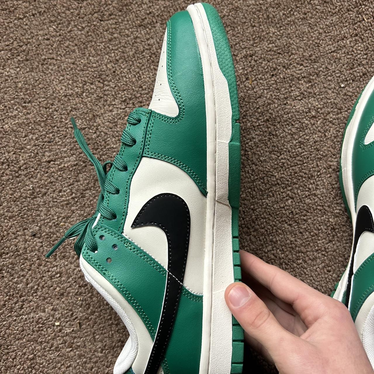 Nike Men's Green and Black Trainers | Depop