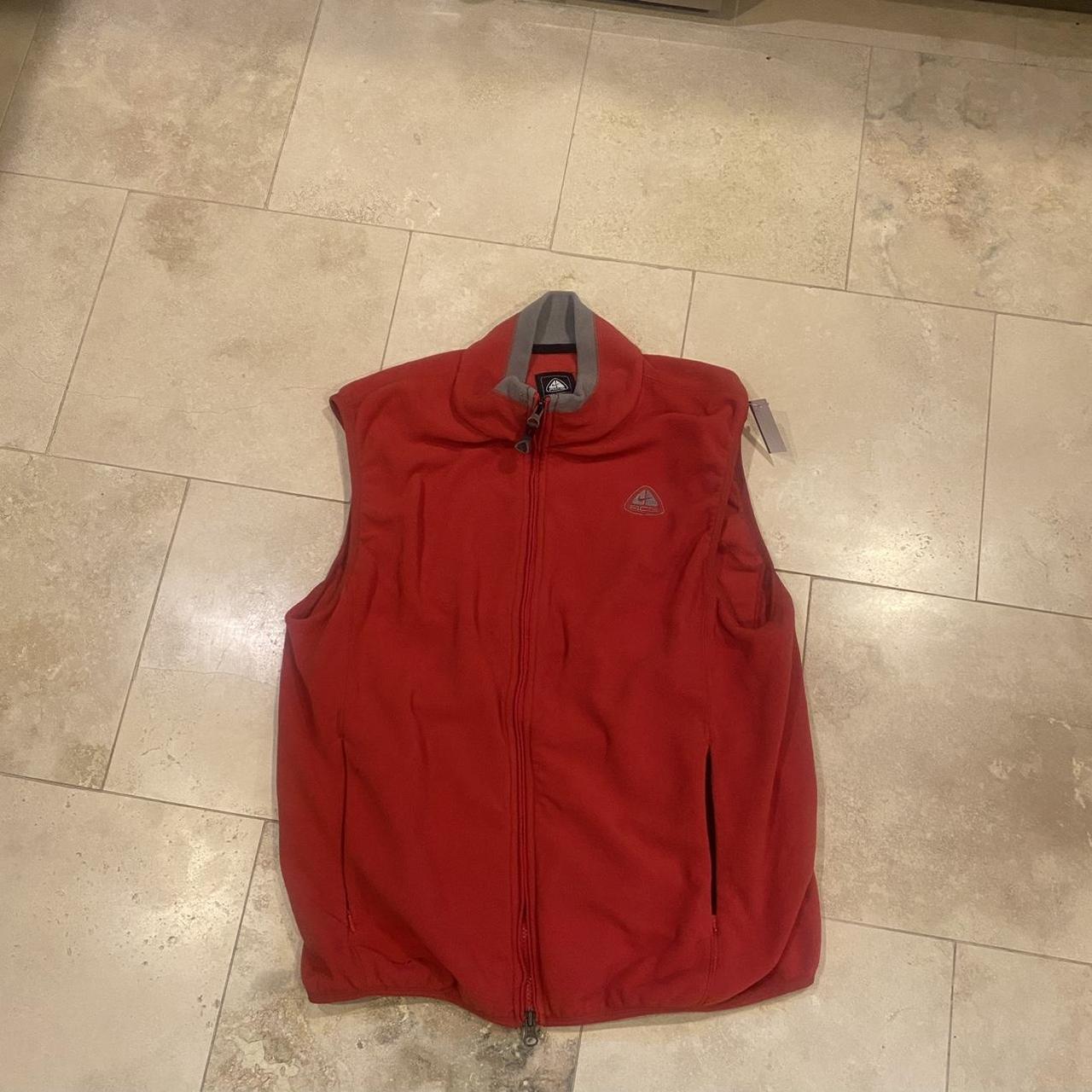 red nike gilet