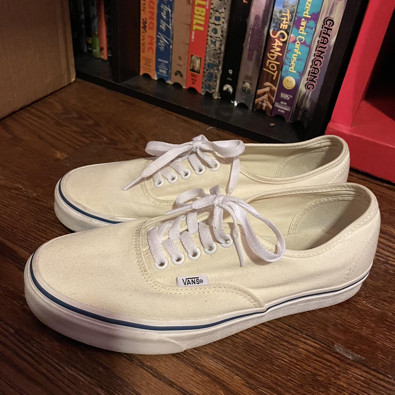 Cream vans outlet with blue stripe