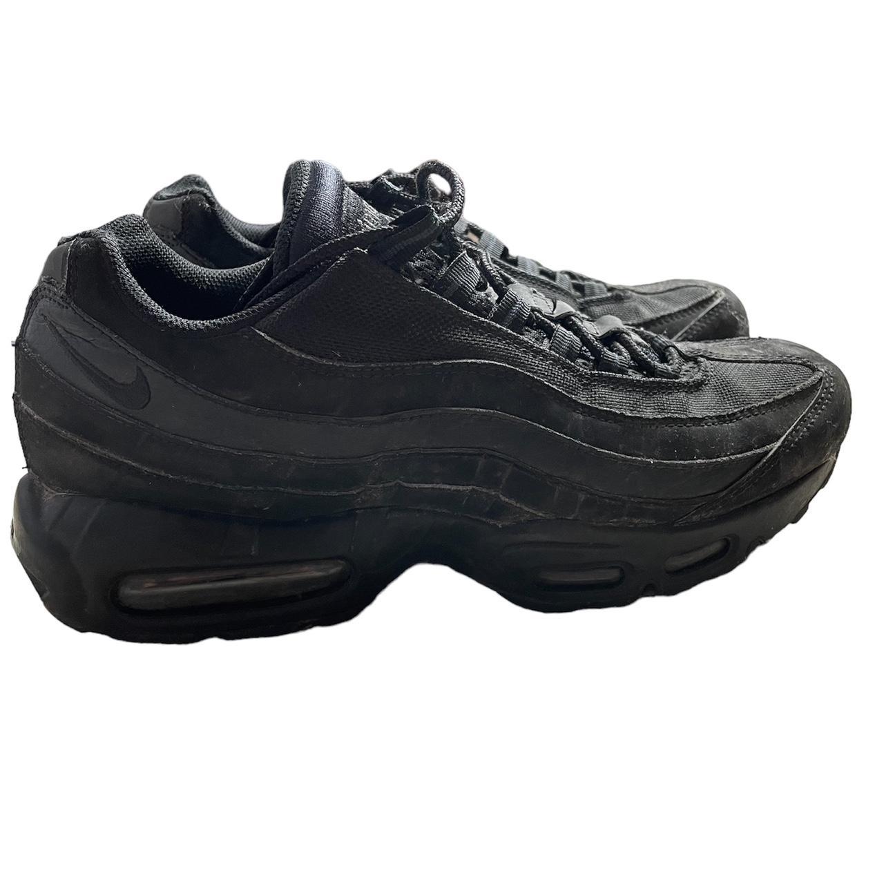 triple black nike 95