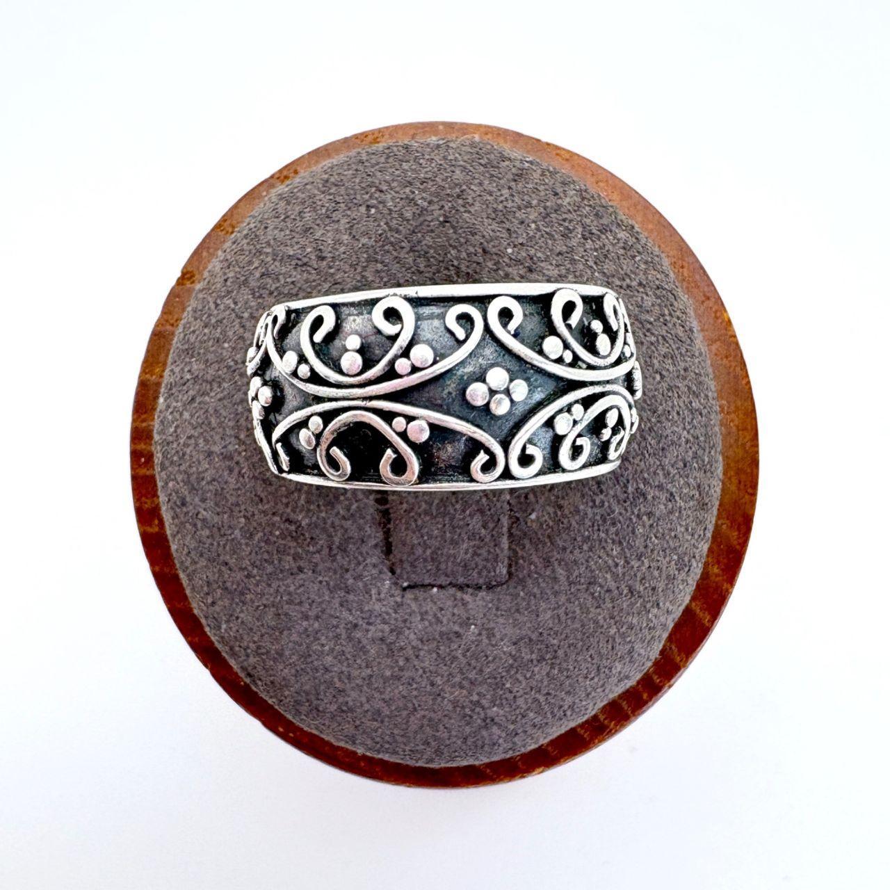 Preloved Women's Ring - Silver – VTG Solid Sterli… - image 1