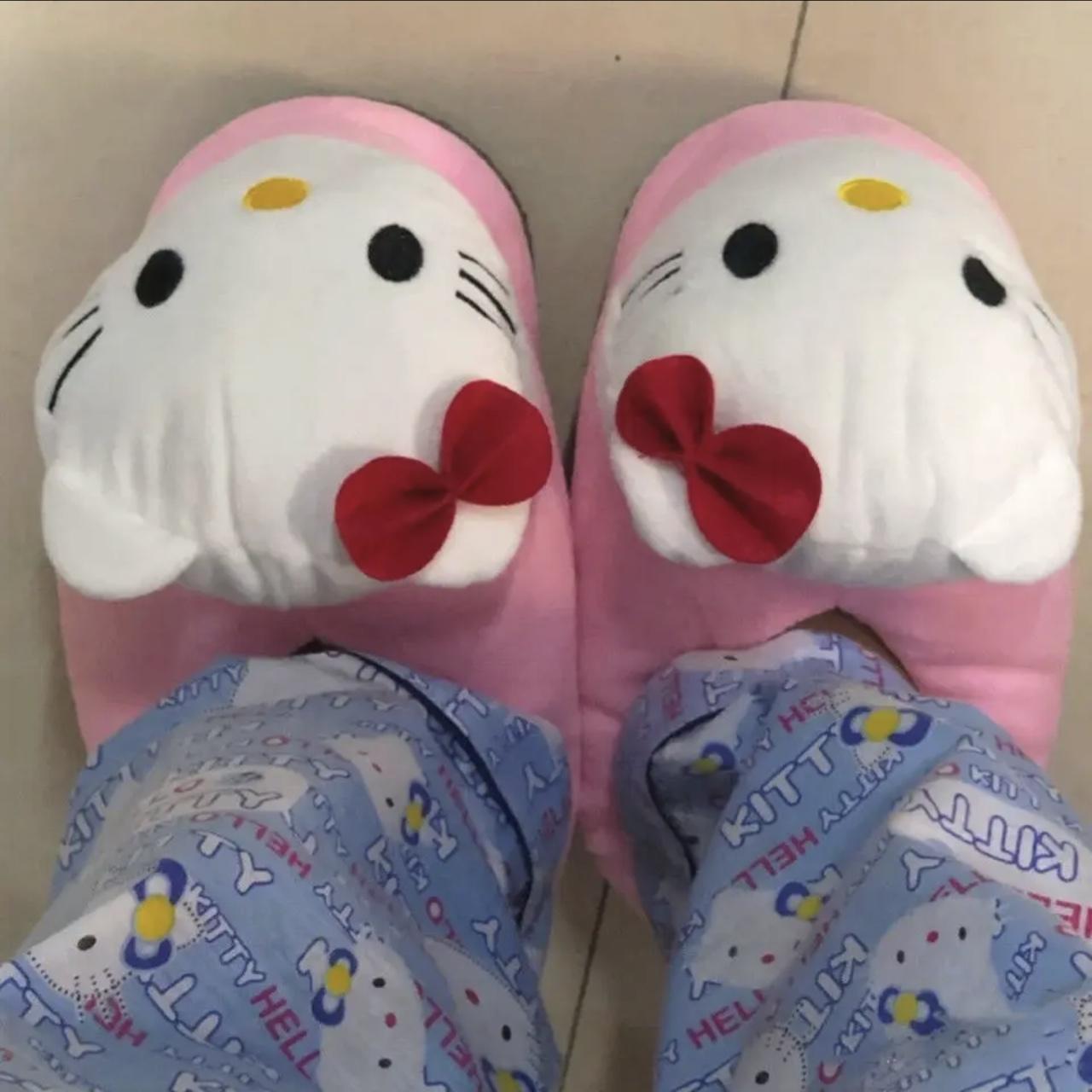 pink hello kitty plushie slippers PLEASE PLZ PLZ... - Depop