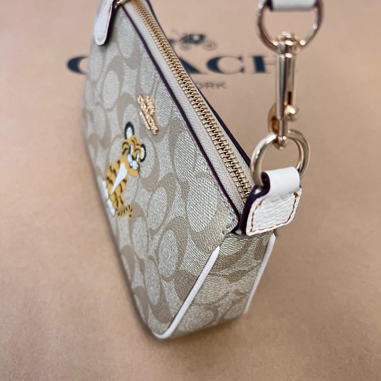 Coach discount wristlet white