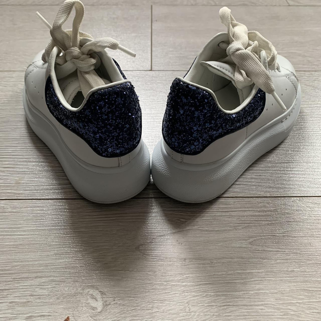 Alexander mcqueen junior trainers best sale