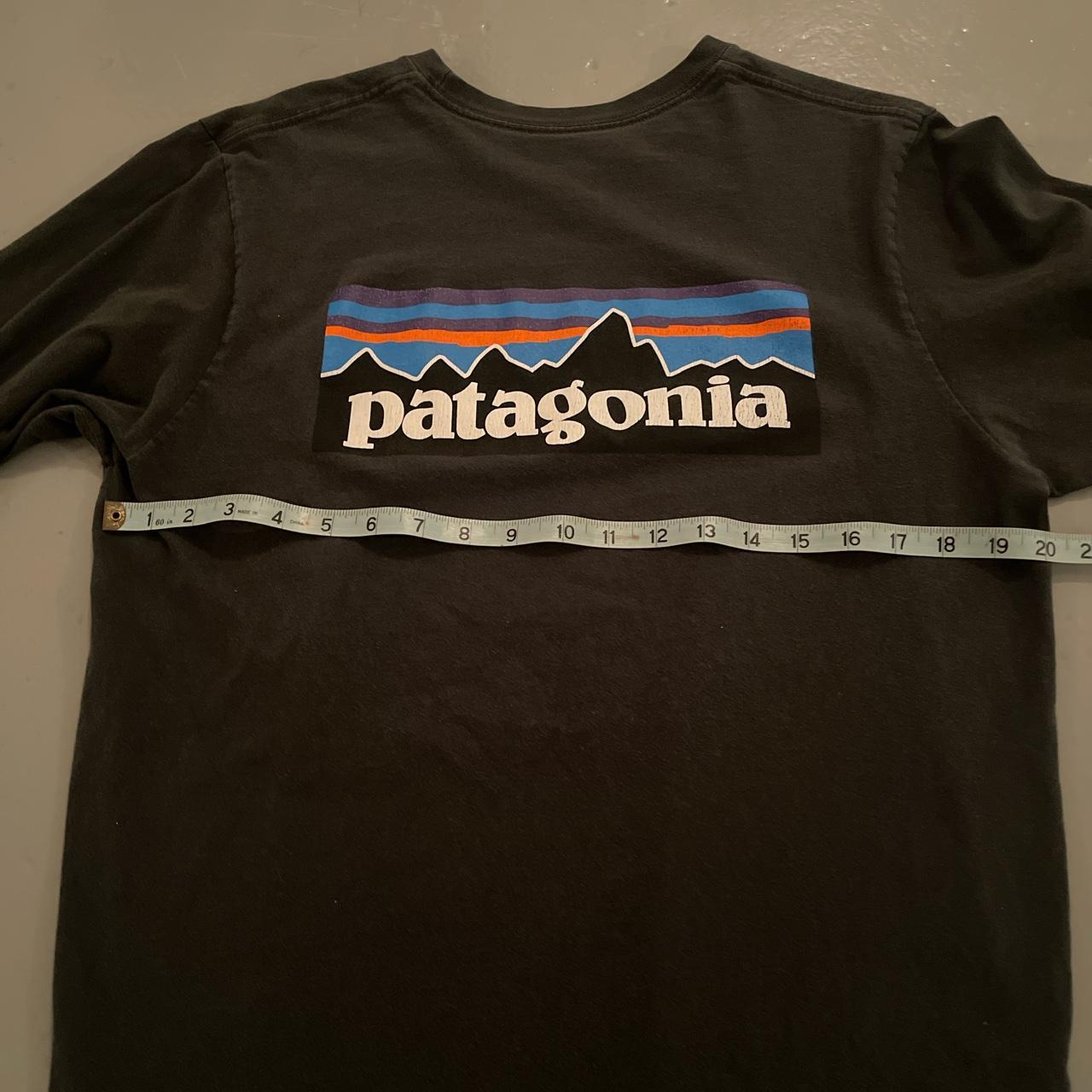 Patagonia Men's Black and Purple T-shirt (4)