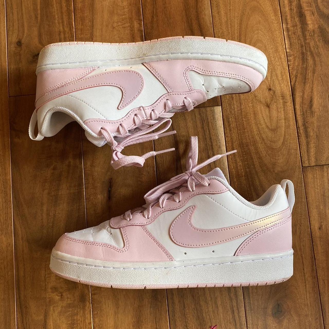 Nike Women's Pink and White Trainers | Depop