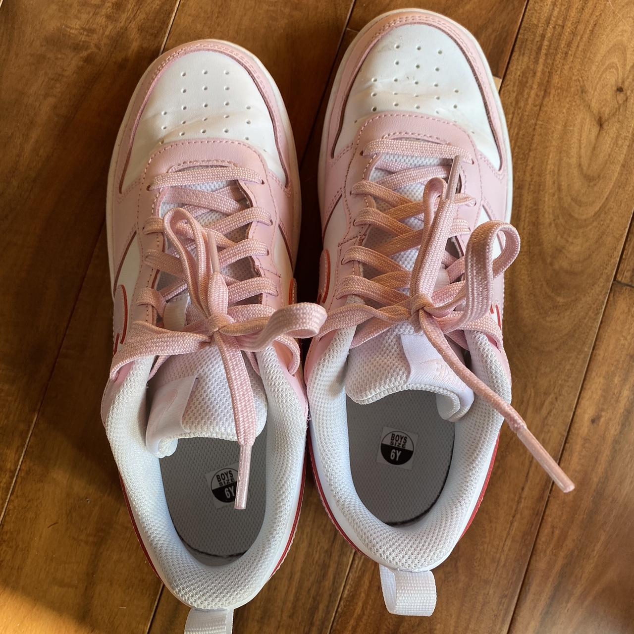 Nike Women's Pink and White Trainers | Depop