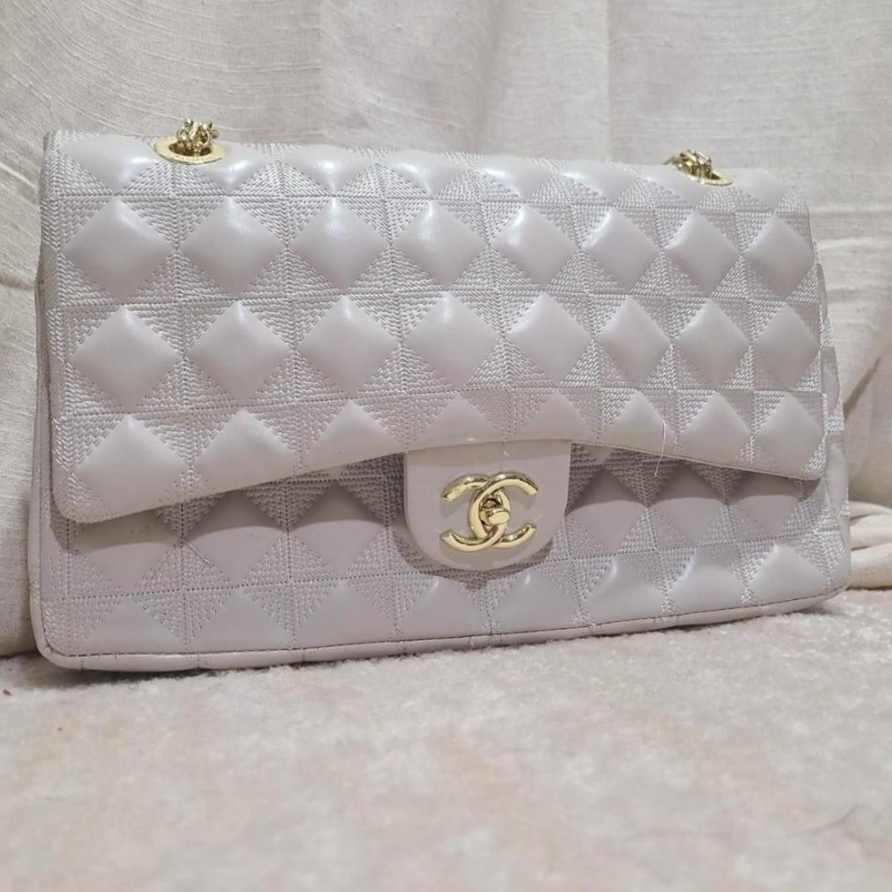 item listed by l_i_v_e
