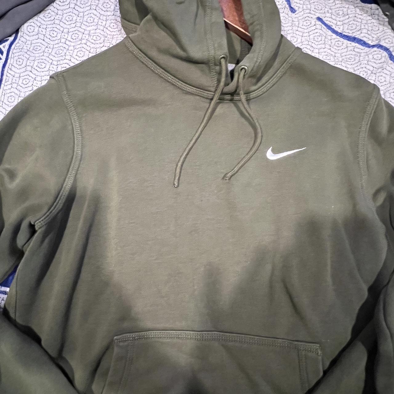 womens olive green nike shirt