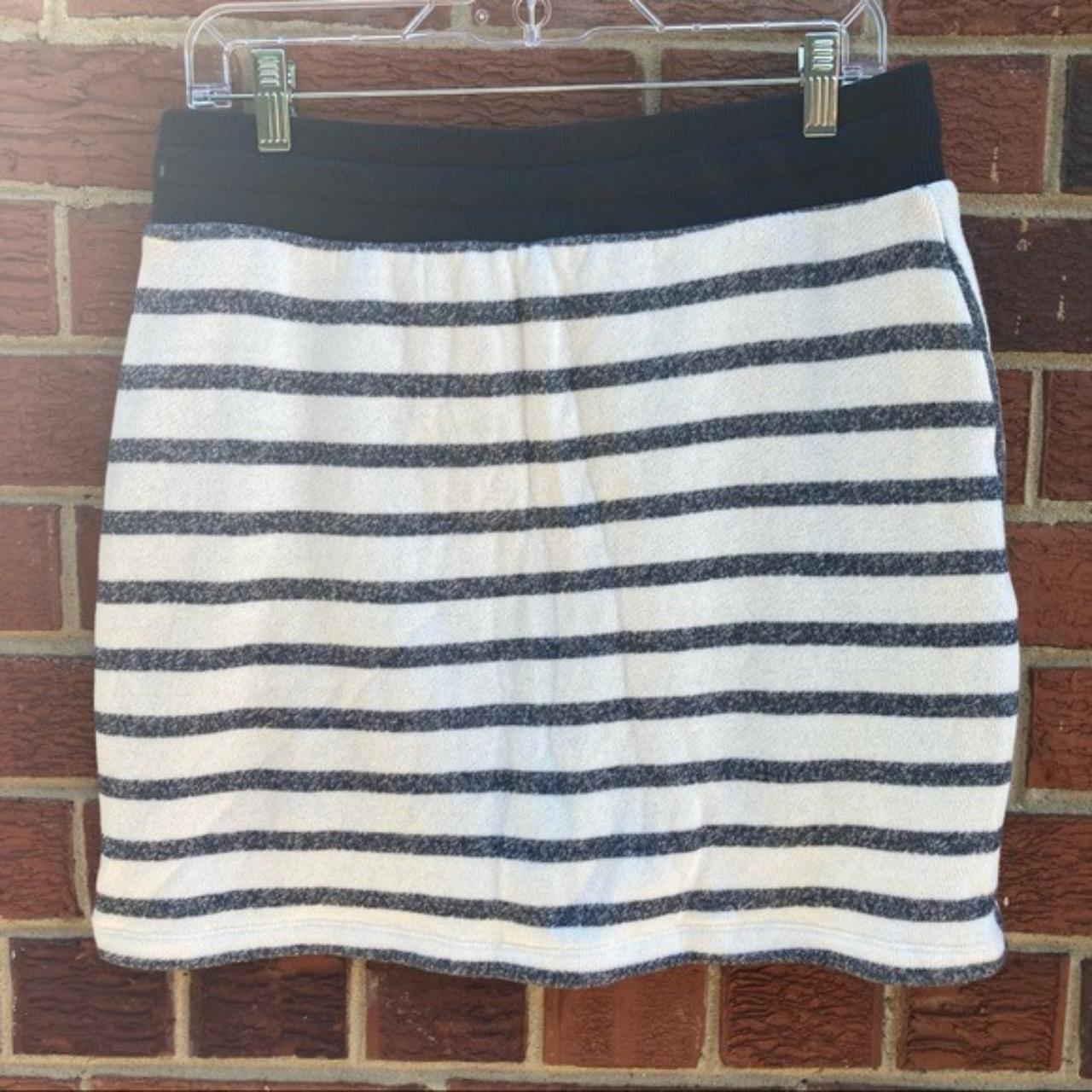 Jones New York stripe skort with drawstring Pre... - Depop