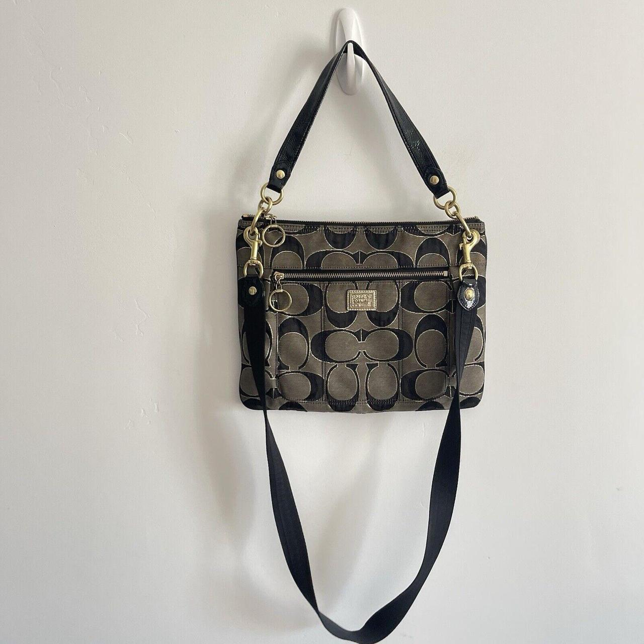 This Coach Poppy crossbody/handbag is a stylish | Depop