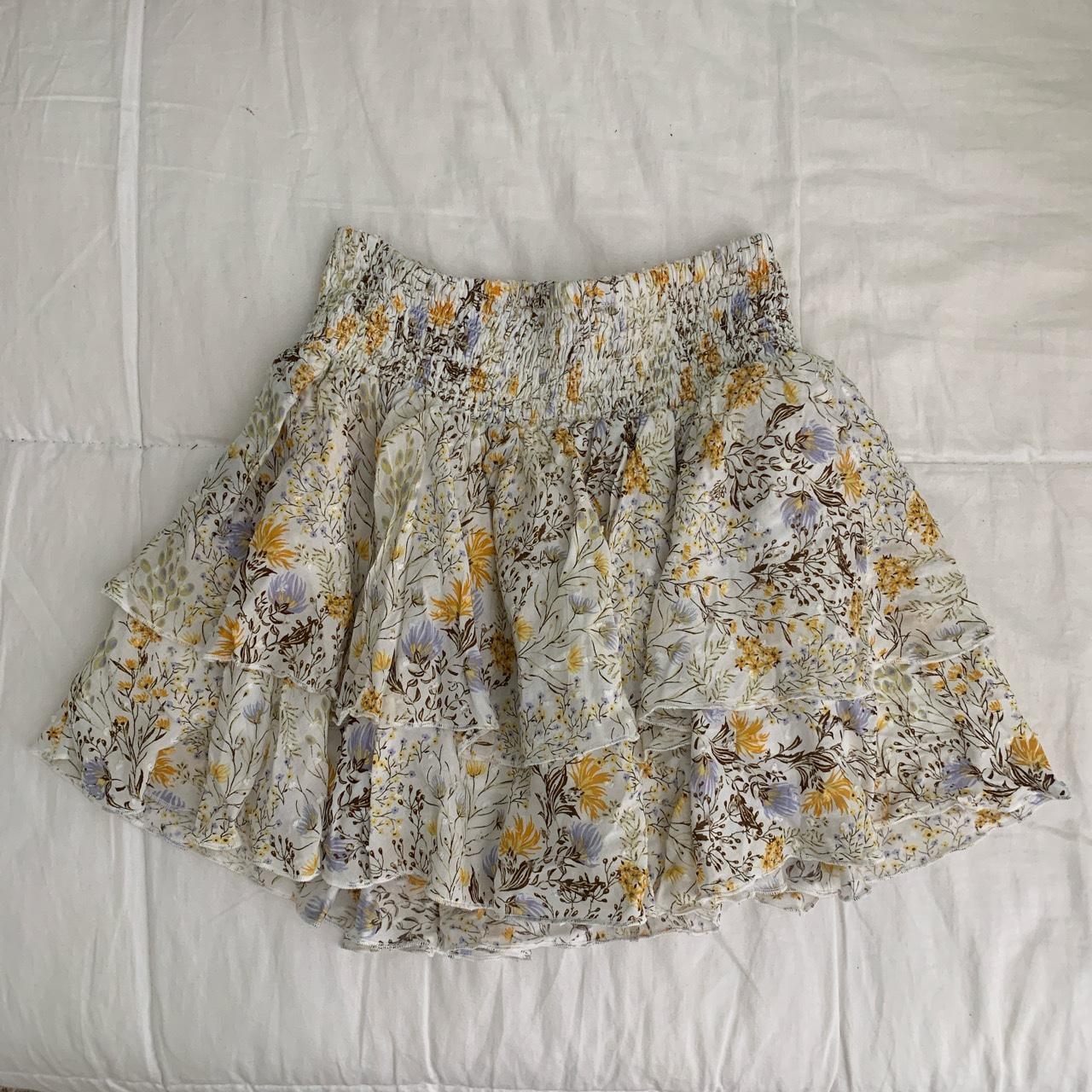 Super cute floral forever 21 skirt!! Has built in... - Depop