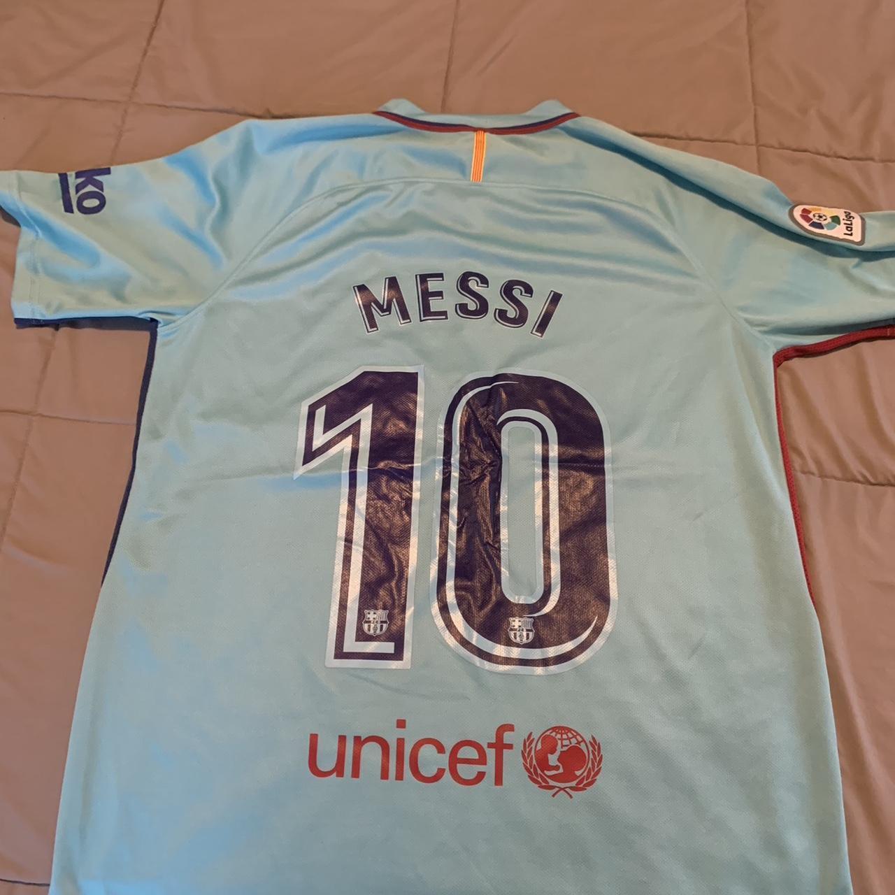 Barcelona Soccer Jersey Messi women's small - Depop