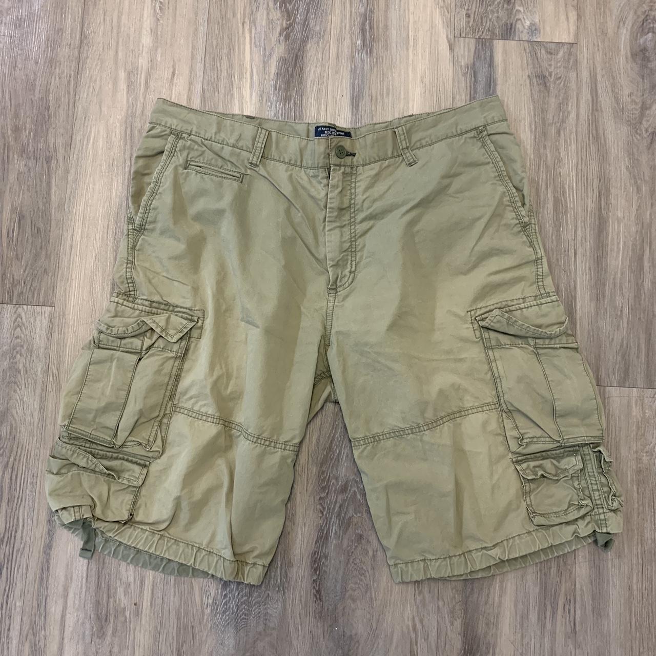 Vintage men’s Old Navy green khaki cargo shorts.... - Depop