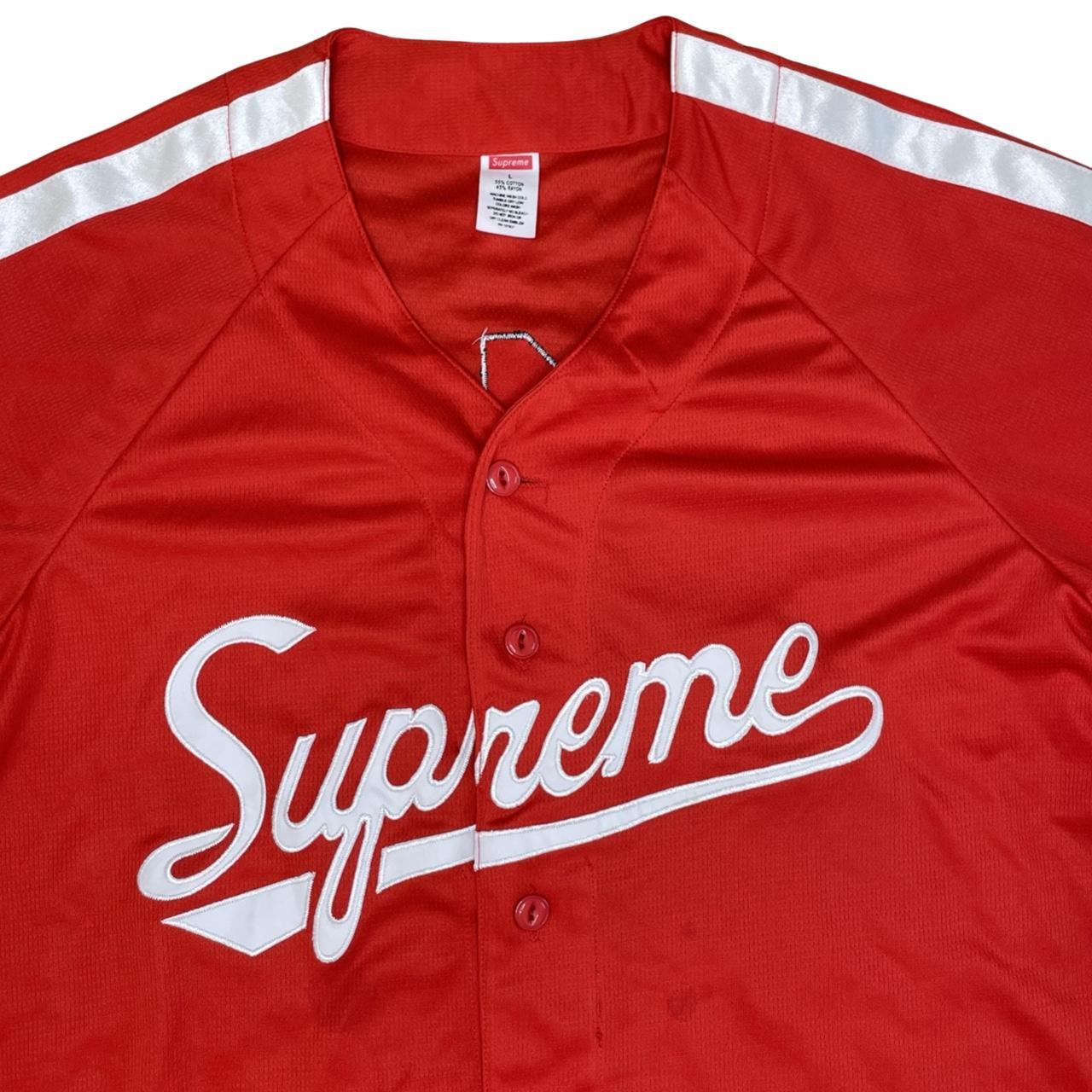 Supreme Men's Red And White Top 