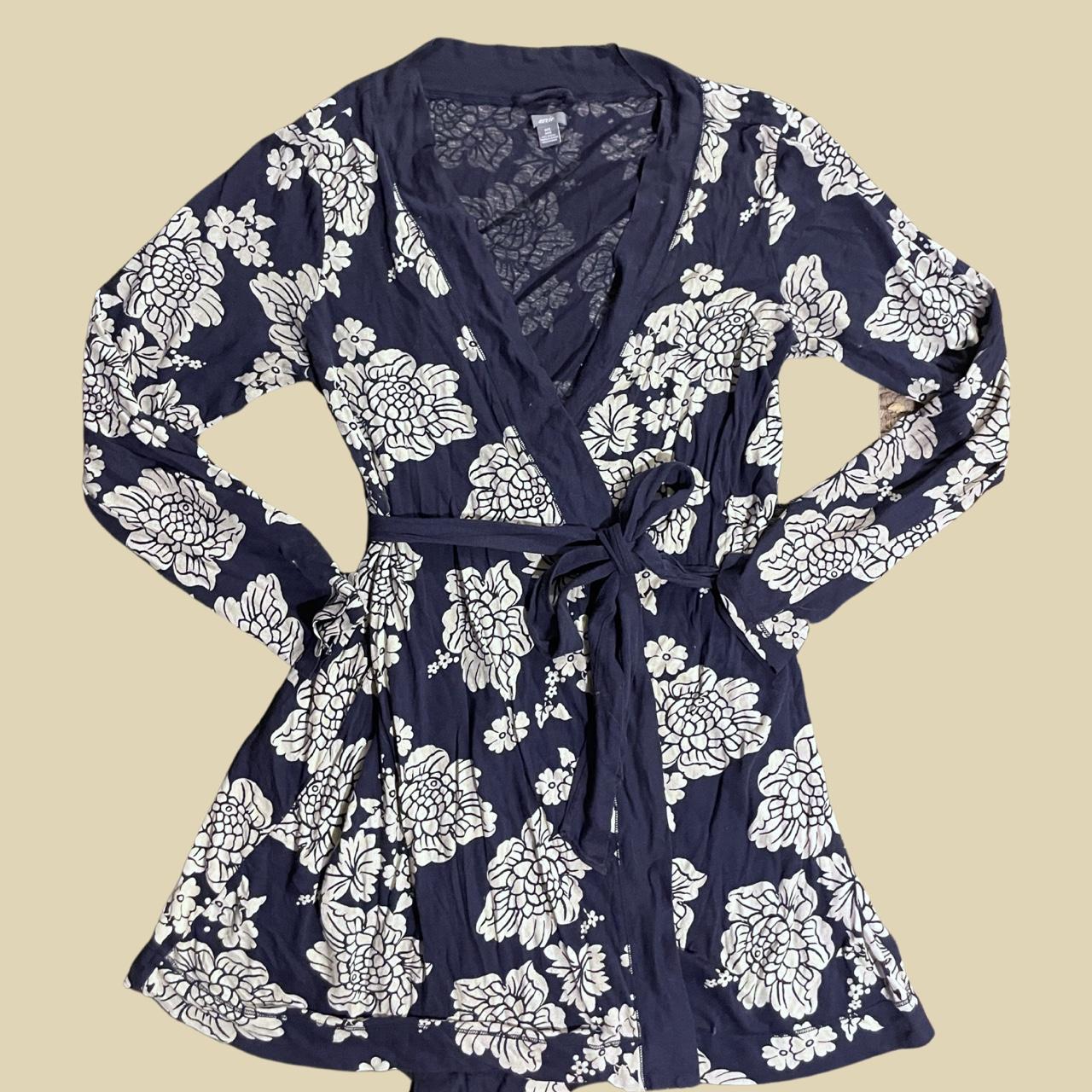 Adorable floral Aerie robe. Perfect for lounging.... Depop