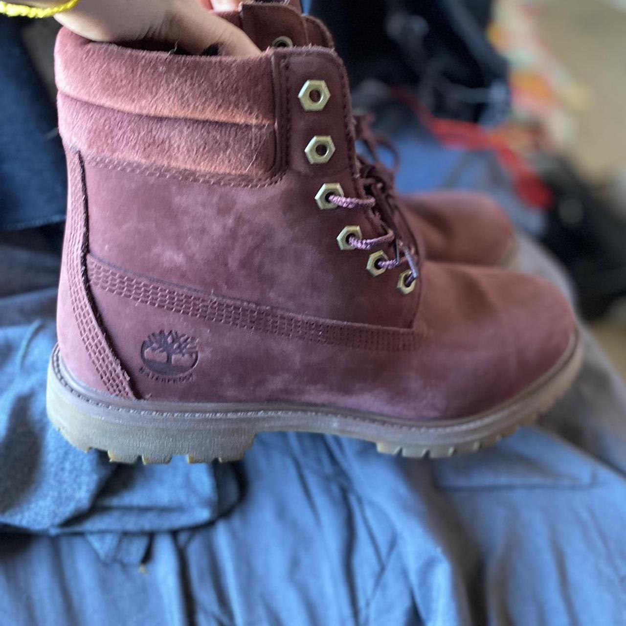maroon timbs