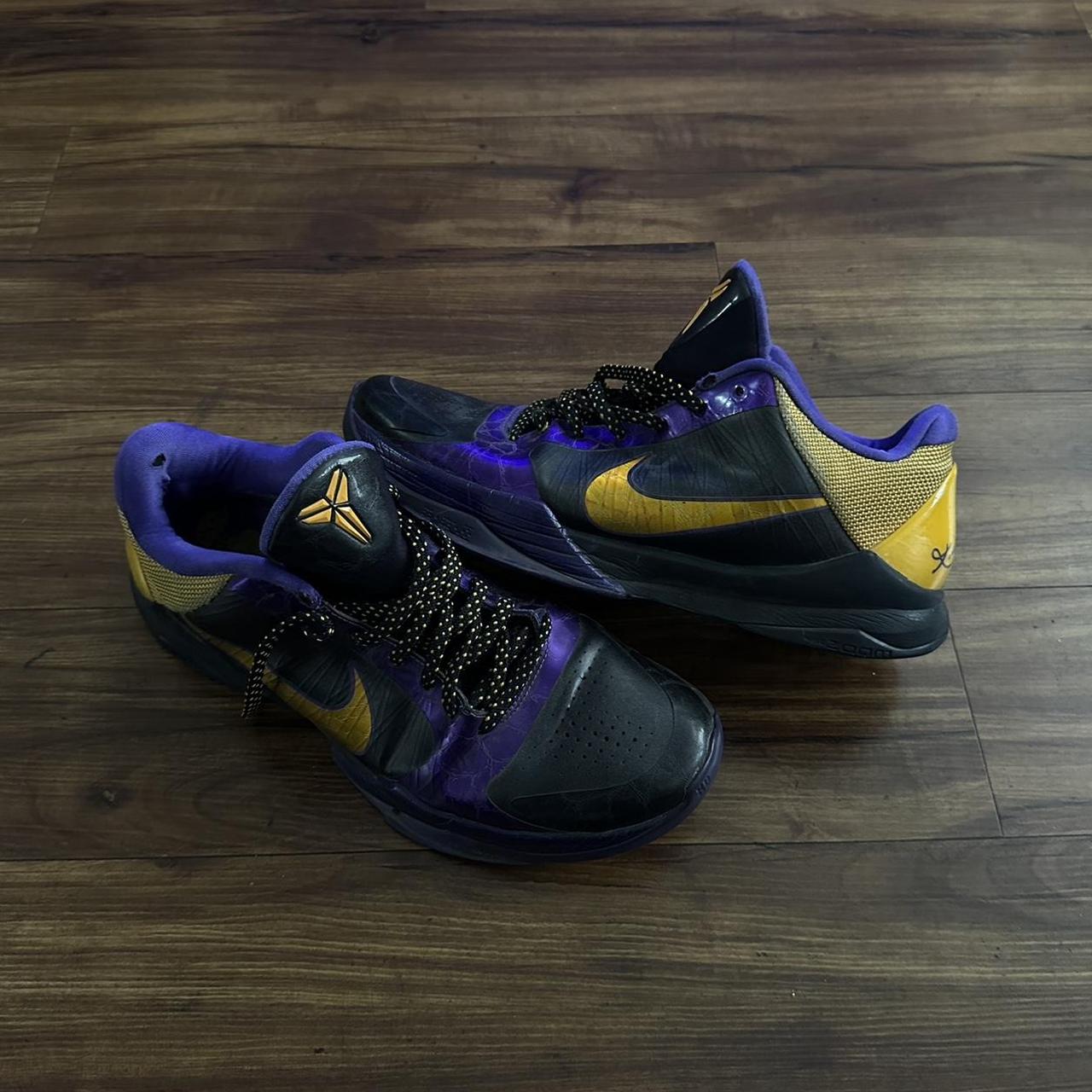 Nike zoom Kobe 5 lakers away size (9M), (Very...