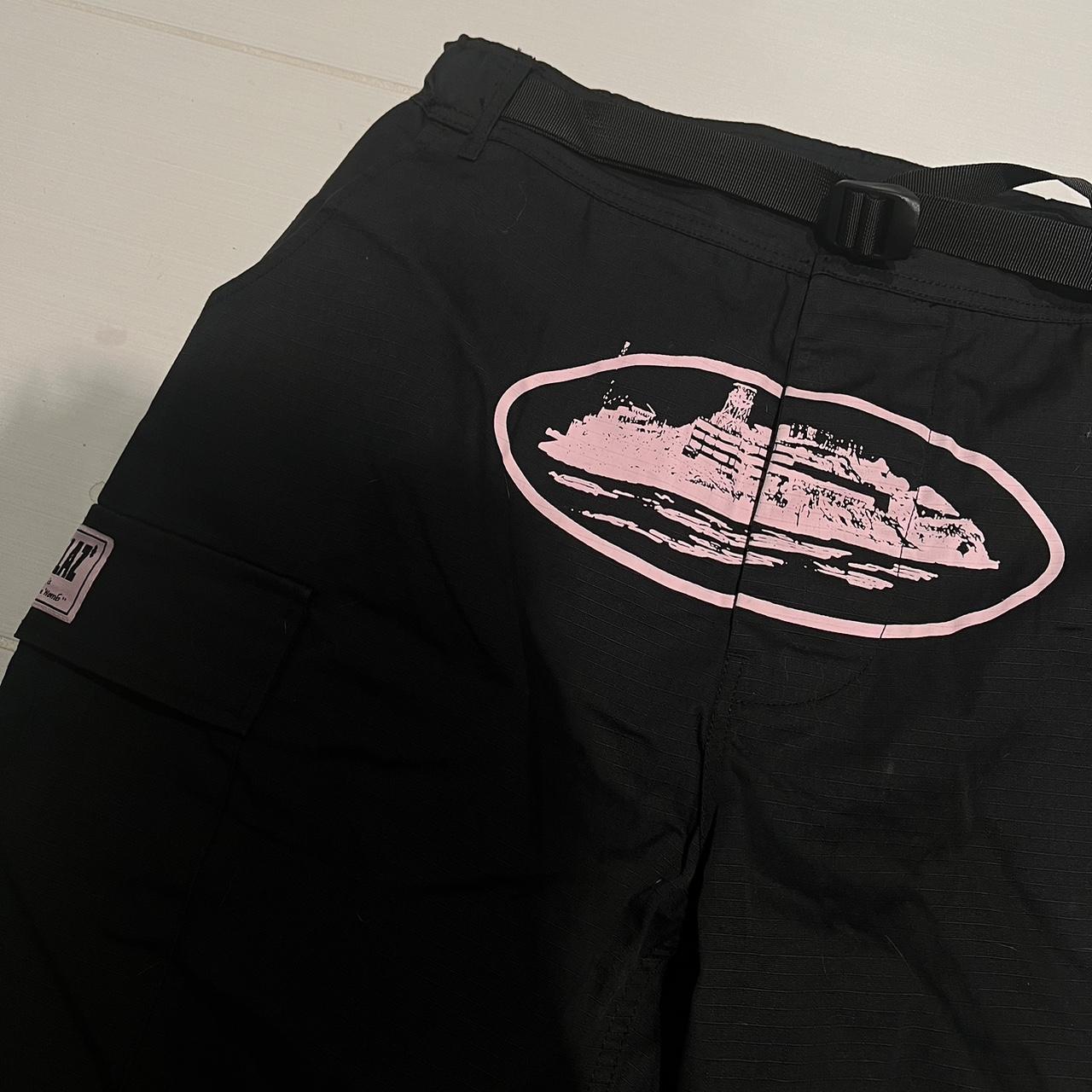 値下げ○Corteiz Cargo Pants Black / pink CORTEIZ GUERILLAZ CARGO PANT BLACK/PINK Size: | Depop