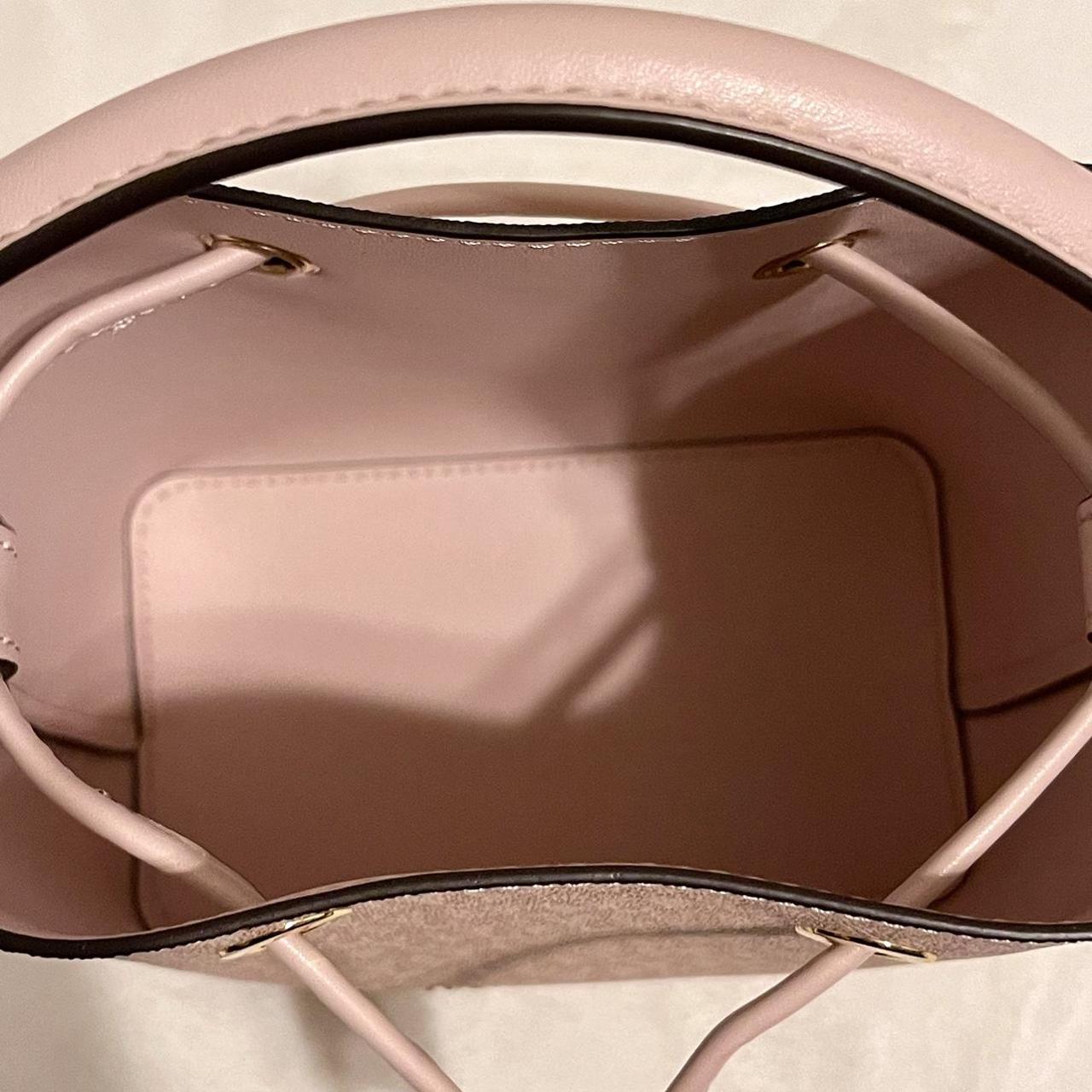 Michael Kors Suri Small Bucket Crossbody in Signature Dark Powder Blush  (35T0GU2C0B) – Masfreenky Shopperholic