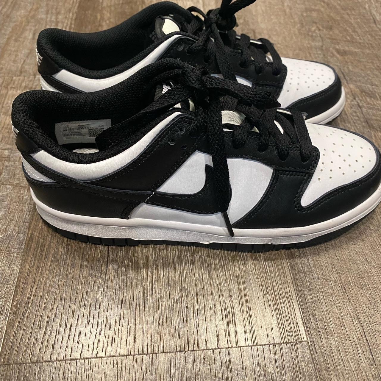 black and white dunks 4.5