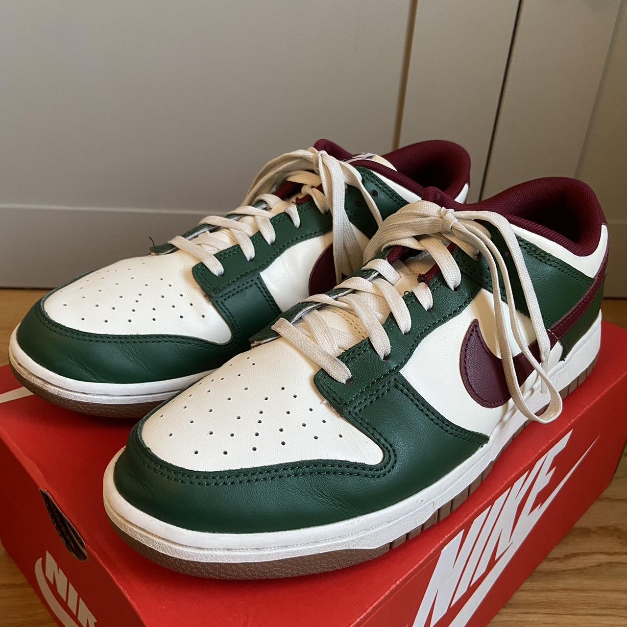 pale green nike trainers