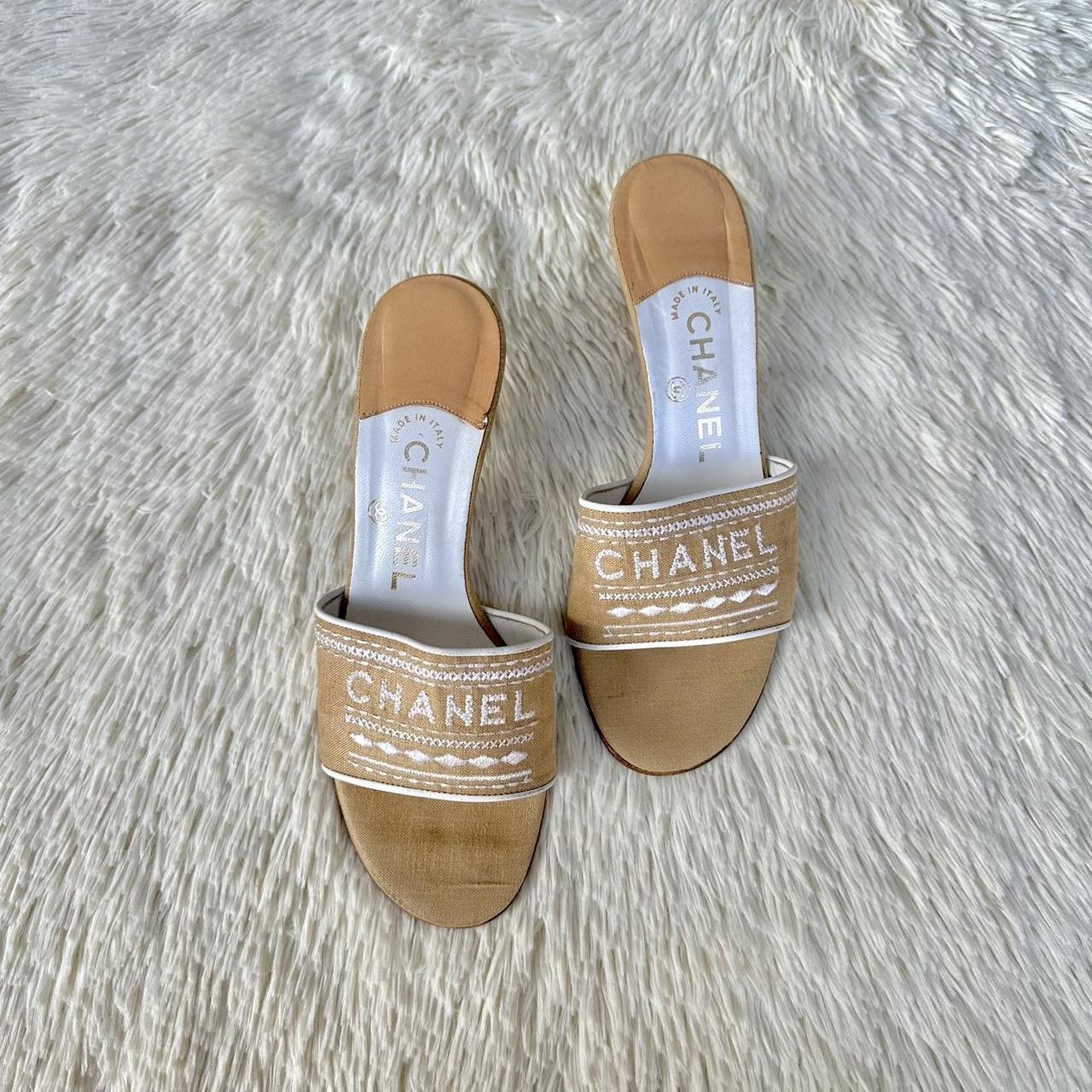 Chanel tan online slides